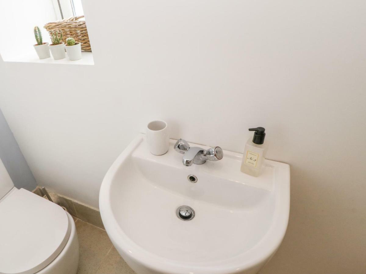 Hillside Hideaway Villa Холмфирт Екстериор снимка